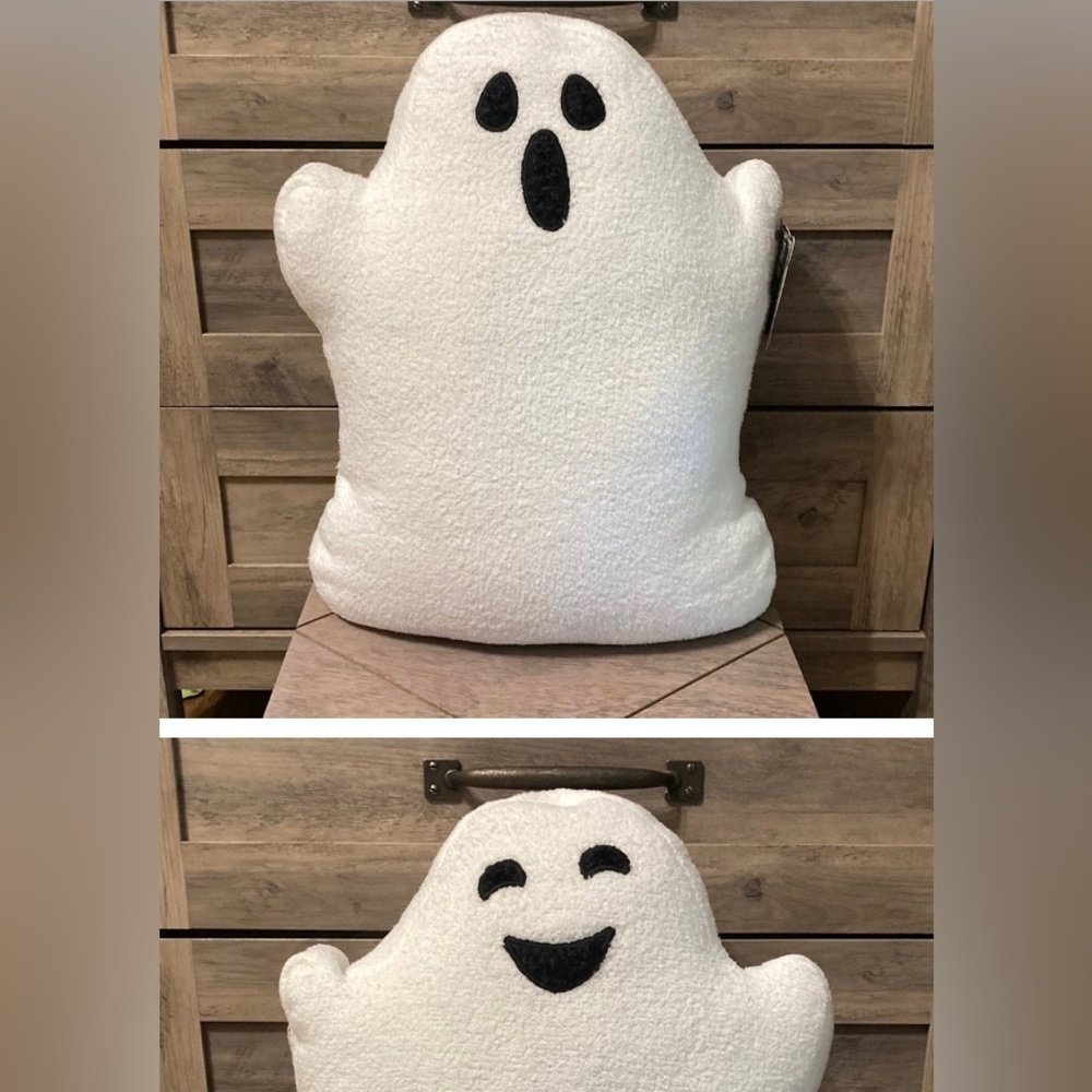 WELL DRESSED HOME HUGE! 2 DIFFERENT FACES!! GHOST PLUSH PILLOW NWT❗️